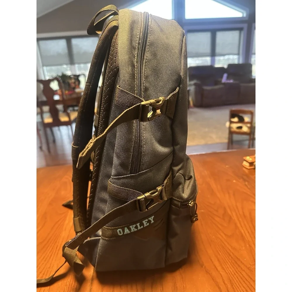 Oakley Backpack -‎ College Dress Blues, Large ( 17.5